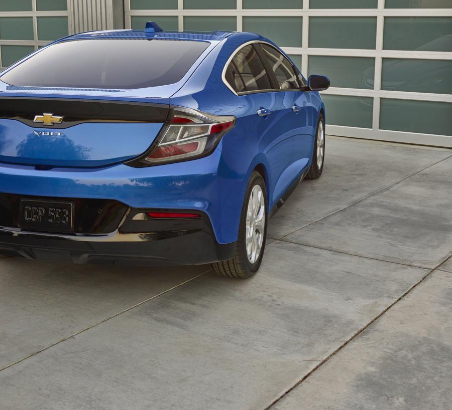  Chevrolet Volt 2015 года  (фото 3 из 23)